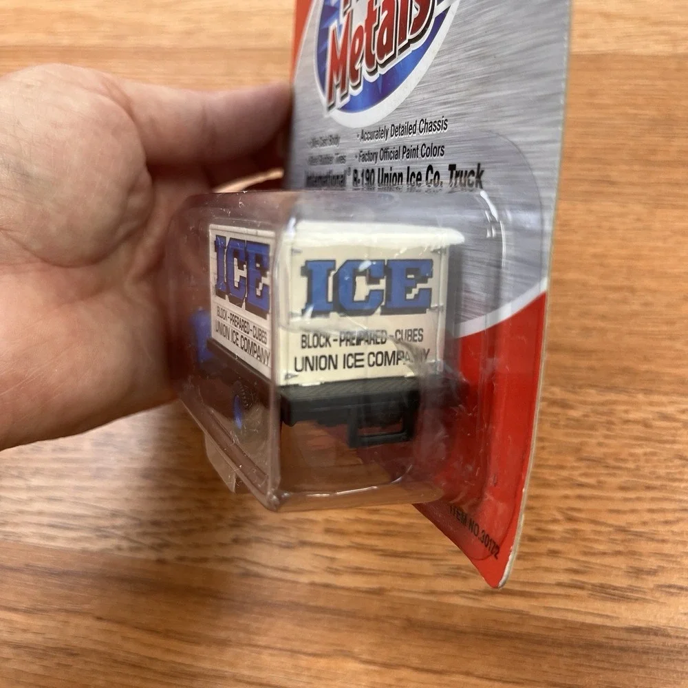 Mini Metals 1:87/HO Scale International R-190 Union Ice Co Truck‎ NEW